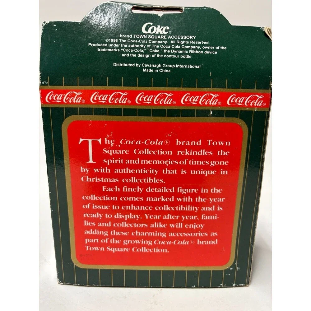 Coca-Cola Town Square Last Minute Shoppers CG242 Christmas Village Figure w/Box